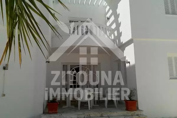 Villa à louer avec piscine