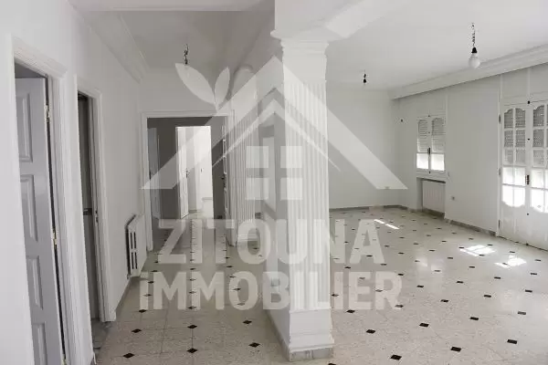 A louer une belle villa à cité des ingénieur