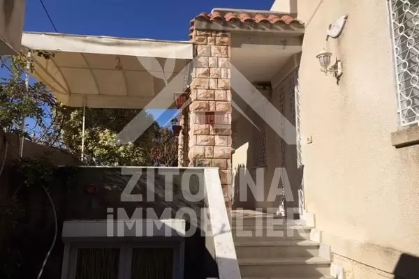 A louer un étage de villa à la Marsa Corniche