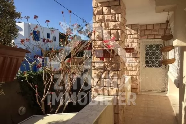 A louer un étage de villa à la Marsa Corniche
