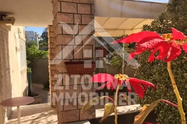 A louer un étage de villa à la Marsa Corniche