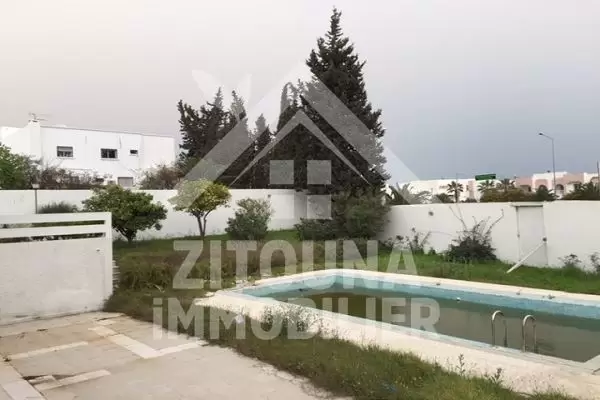Une belle villa à vendre à el Menzeh 5