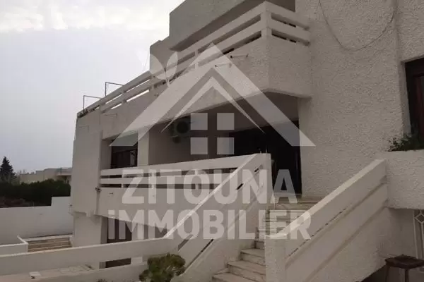 Une belle villa à vendre à el Menzeh 5