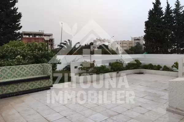 Une belle villa à vendre à el Menzeh 5