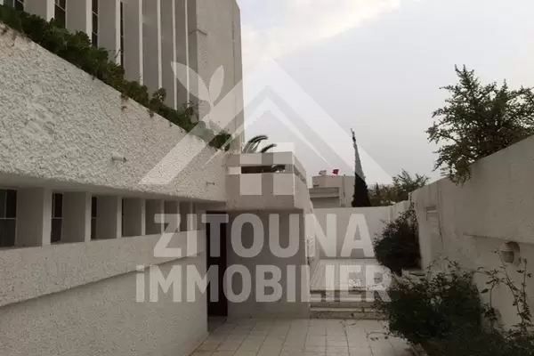 Une belle villa à vendre à el Menzeh 5