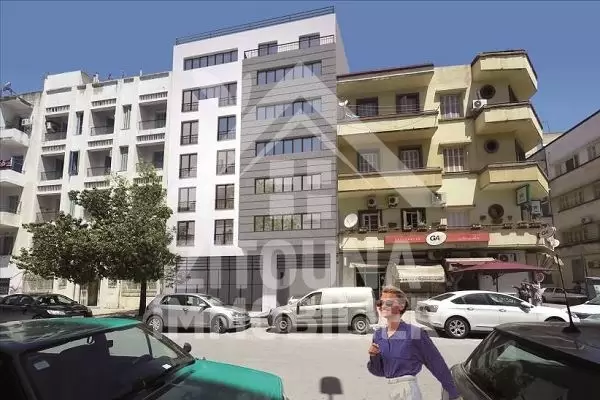 A louer un local commercilal de 80 m² au RDC D'un Immeuble en plein centre ville de Tunis