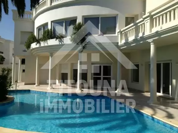 A louer Magnifique villa à Carthage .....