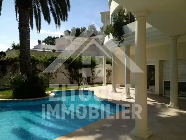 A louer Magnifique villa à Carthage .....