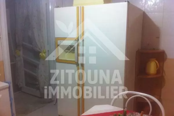 A louer un bel appartement à cité Ennaser