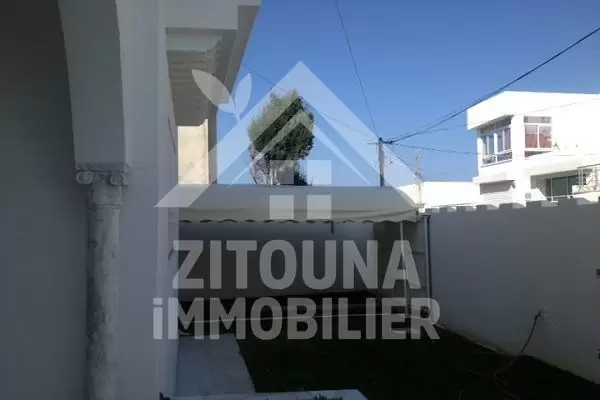A louer une belle villa à la Marsa Corniche