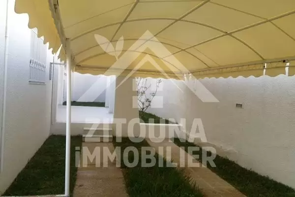 A louer une belle villa à la Marsa Corniche