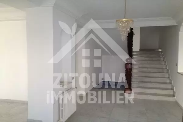 A louer une belle villa à la Marsa Corniche