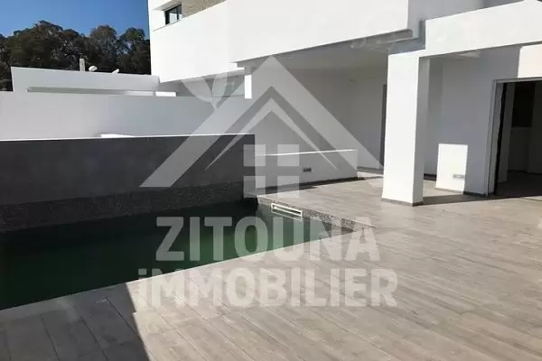 A Vendre un beau Triplex à Gammarth