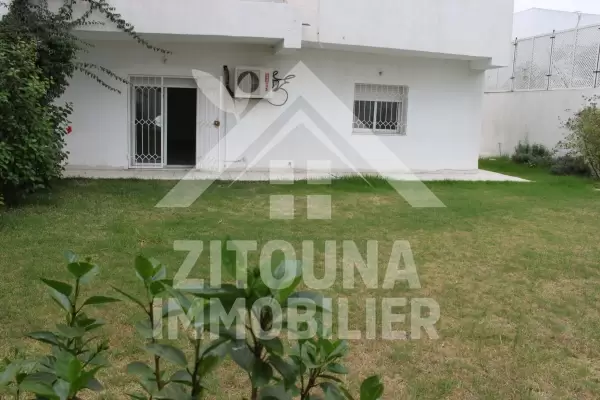 Triplex à louer à La Marsa cité les pins