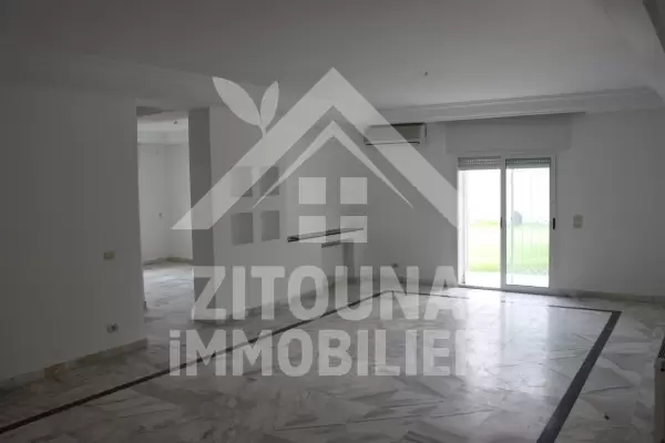 Triplex à louer à La Marsa cité les pins