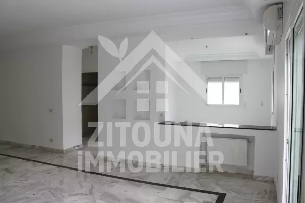 Triplex à louer à La Marsa cité les pins