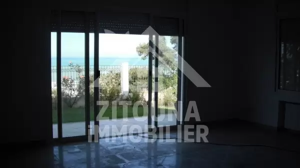 Duplex à louer vue sur mer à Marsa Cube