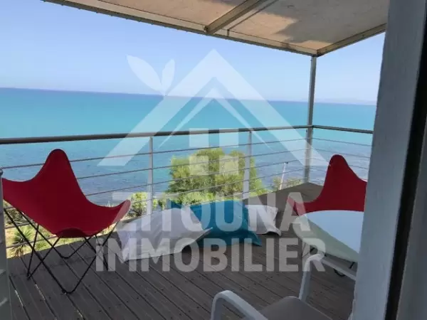 A louer une villa avec piscine à la Marsa Sidi Daoued