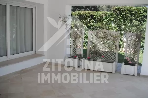 très beau rez de chaussée de villa