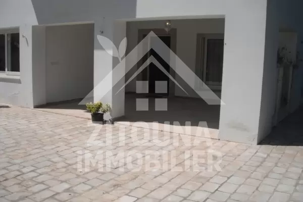 très beau rez de chaussée de villa