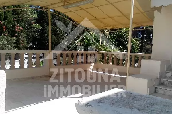 Bel étage de villa à louer