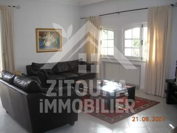 A louer Rez de chaussée entièrement meublée