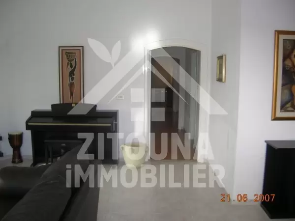 A louer Rez de chaussée entièrement meublée