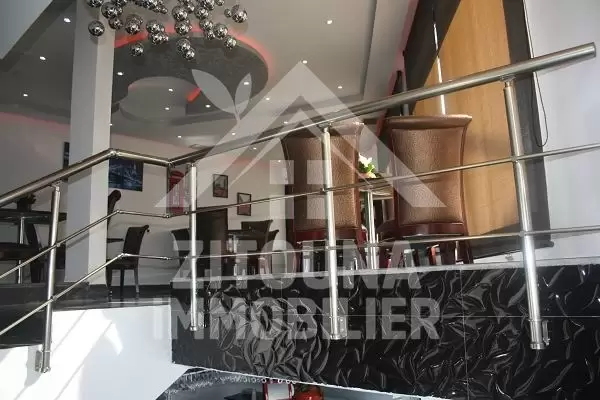 A vendre Salon de thé en fond et mur de 250 m2 à la Marsa