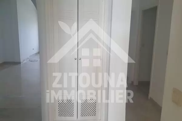 A louer bel appartement meublé à La Marsa Plage