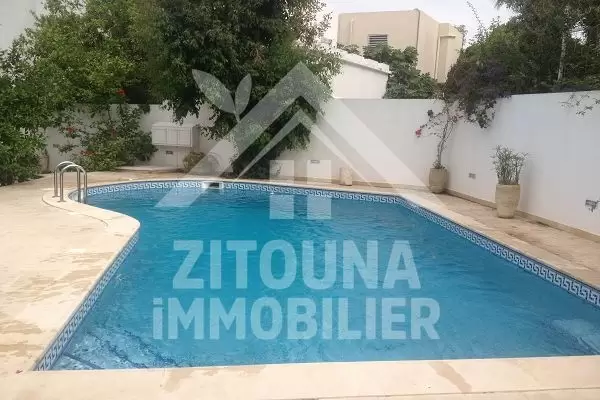 Villa à louer avec piscine