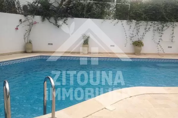 Villa à louer avec piscine