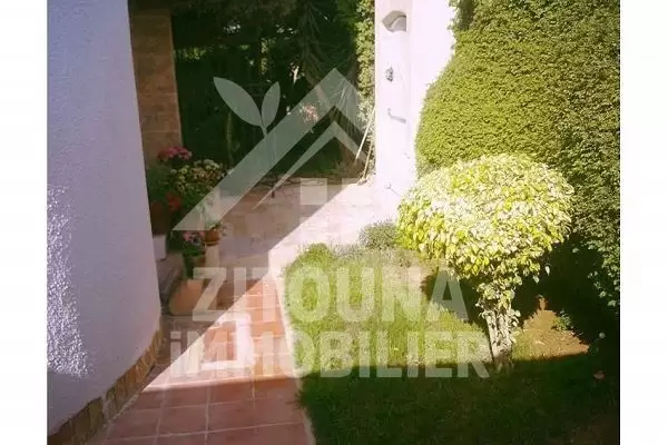 A louer une villa à Shotrana 1 la Soukra
