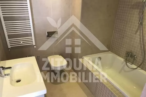 A louer un bel appartement s+1 dans une résidence gardée à la Marsa