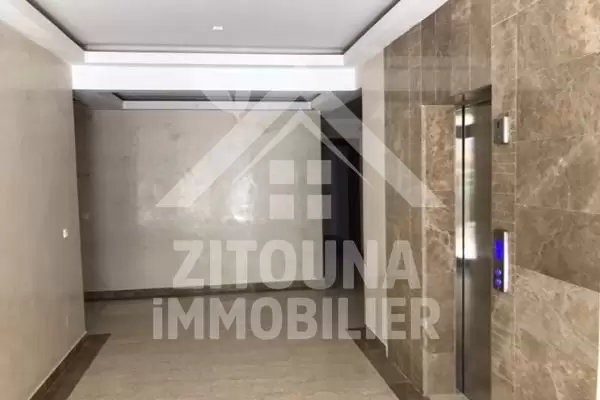 A louer un bel appartement s+1 dans une résidence gardée à la Marsa