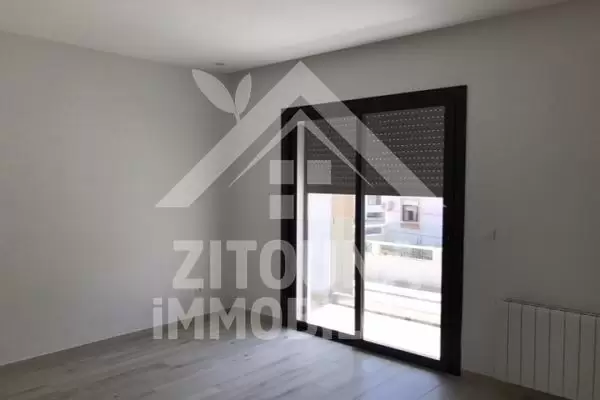 A louer un bel appartement s+1 dans une résidence gardée à la Marsa