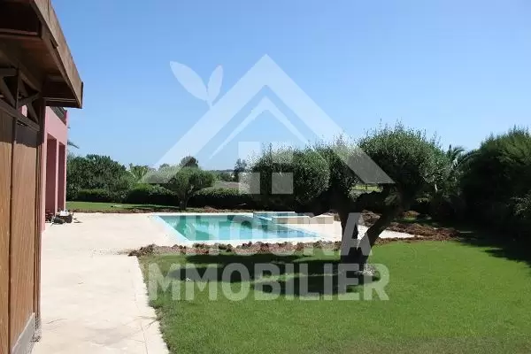 A louer une belle villa à Golf Gammarth