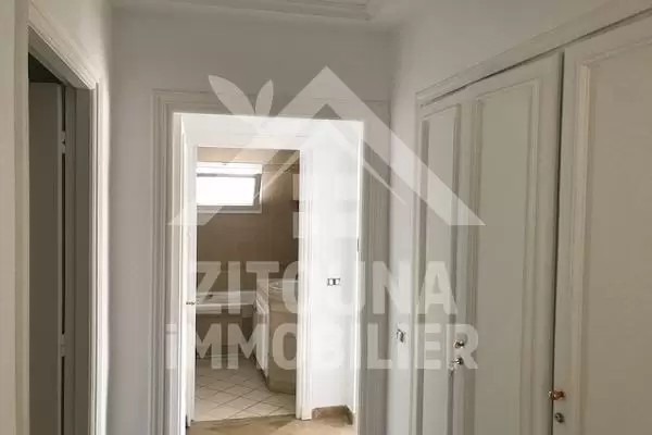 A vendre un appartement à cité Naser