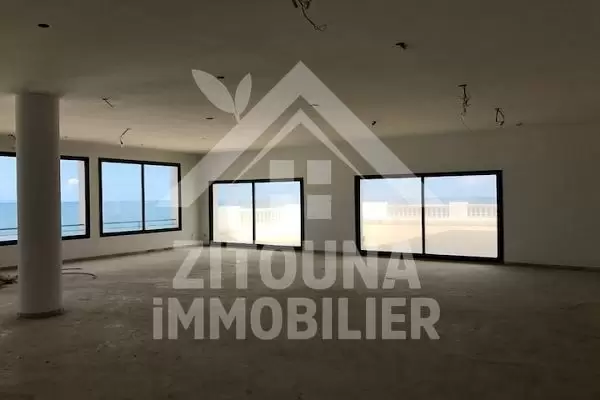 A louer un local commercial à la Marsa Plage