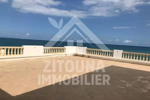 A louer un local commercial à la Marsa Plage
