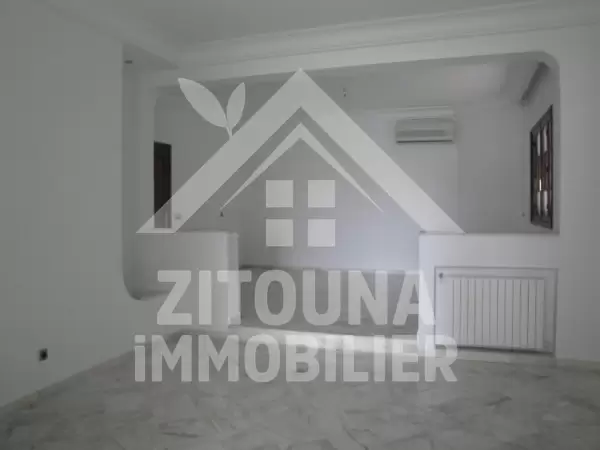 Belle Villa à vendre à la soukra