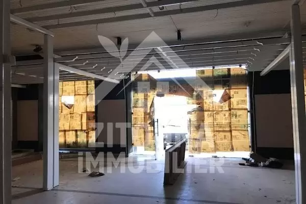 A louer un entrepôt de 1000 m2 (50/13) avec mezzanine à la Soukra