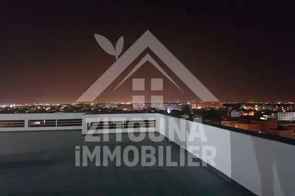 A louer un Penthouse neuf de grand standing situé à Ain Zaghouan Nord.