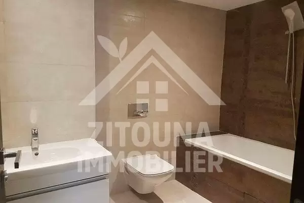 A louer un Penthouse neuf de grand standing situé à Ain Zaghouan Nord.