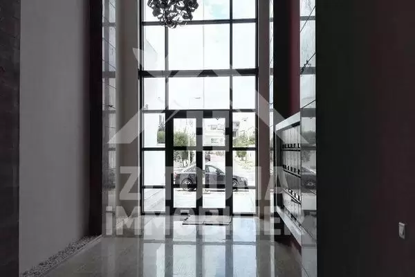 A louer un Penthouse neuf de grand standing situé à Ain Zaghouan Nord.