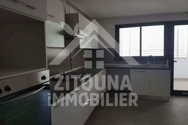 A louer un Penthouse neuf de grand standing situé à Ain Zaghouan Nord.