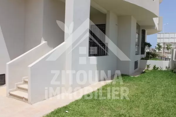 A louer un bel appartement au Rdc dans une résidence gardée