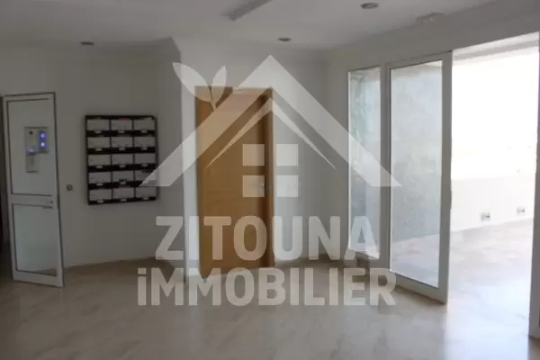 A louer un bel appartement au Rdc dans une résidence gardée