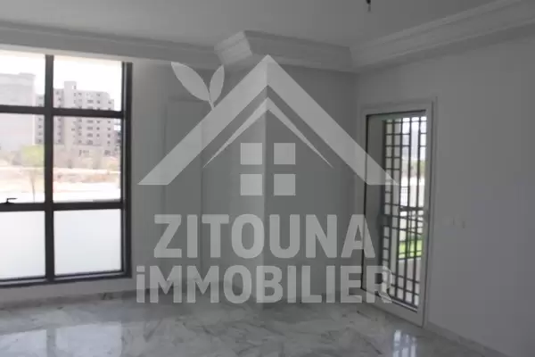 A louer un bel appartement au Rdc dans une résidence gardée