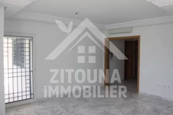 A louer un bel appartement au Rdc dans une résidence gardée