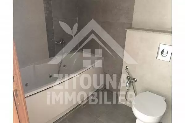 A loue un bel appartement dans une résidence gardée à la Marsa Corniche